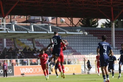 Antalyaspor deplasmandan 3 puanla d&ouml;n&uuml;yor
