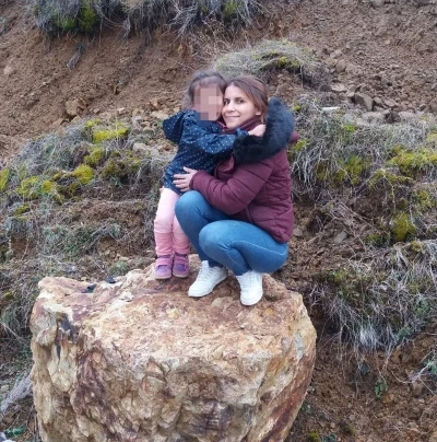 Aracın &ccedil;arparak ka&ccedil;tığı 2 &ccedil;ocuk annesi hayatını kaybetti