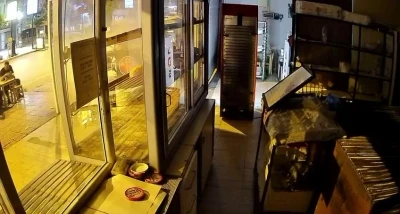 Ara&ccedil;la ge&ccedil;erken iş yerini kurşunladılar
