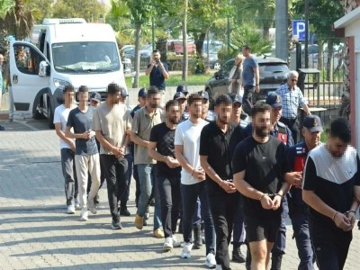Aralarında Bursa'nın da olduğu 'y&uuml;ksek kazan&ccedil;' dolandırıcılığında 33 tutuklama