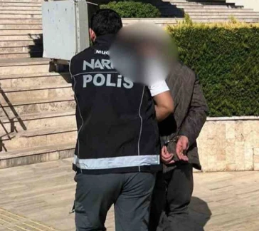 Aranan 2 şahıs yakalanarak cezaevine teslim edildi