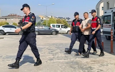 Aranan şahıs Bursa jandarmadan ka&ccedil;amadı