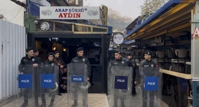 Arap Ş&uuml;kr&uuml; Sokağı'nda &ccedil;evik kuvvetli tente s&ouml;k&uuml;m&uuml;