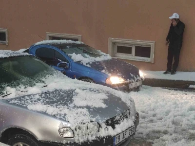 Ardahan&rsquo;da dolu yağışı hayatı fel&ccedil; etti