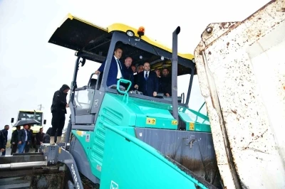 Ardahan&rsquo;da k&ouml;y yolları asfalt yerine beton kullanılarak yenileniyor
