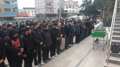 Arkadaşı tarafından &ouml;ld&uuml;r&uuml;len gen&ccedil; toprağa verildi