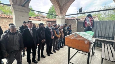 Arkadaşı tarafından &ouml;ld&uuml;r&uuml;len14 yaşındaki Gizem son yolculuğuna uğurlandı