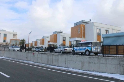 Arkadaşlar arasında bı&ccedil;aklı kavga: 1 yaralı