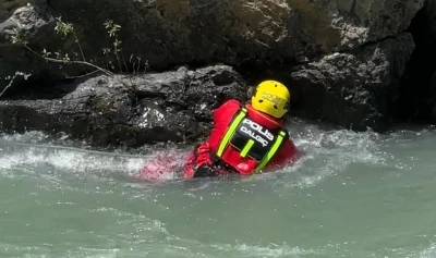 Arkadaşlarıyla dereye giren 16 yaşındaki &ccedil;ocuktan 3 g&uuml;nd&uuml;r haber alınamıyor
