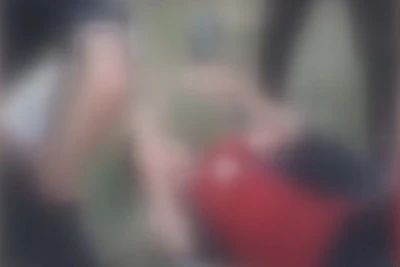 Arnavutk&ouml;y'de 12 yaşındaki &ccedil;ocuğu boş arazide darbettiler; 3 g&ouml;zaltı