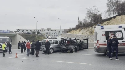 Arnavutk&ouml;y'de 4 aracın karıştığı zincirleme kaza: 6 yaralı