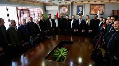 Arnavutk&ouml;y&rsquo;de CHP'den istifa eden belediye meclis &uuml;yeleri AK Parti&rsquo;ye ge&ccedil;ti