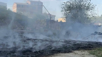 Arnavutk&ouml;y&rsquo;de fabrika bah&ccedil;esinde korkutan yangın

