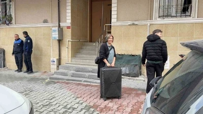 Arnavutk&ouml;y&rsquo;de istinat duvarı &ccedil;&ouml;ken binalarda tahliye işlemi başladı