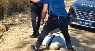 Arnavutk&ouml;y&rsquo;de yangın &ccedil;ıkarıp itfaiyecilere saldıran şahıs g&ouml;zaltına alındı