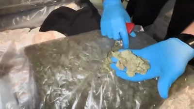 Arnavutk&ouml;y ve Zeytinburnu'nda operasyon: 198 kilogram uyuşturucu ele ge&ccedil;irildi; 5 g&ouml;zaltı
