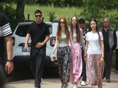  'Aşıklar Sokağı' gen&ccedil;lerle doldu