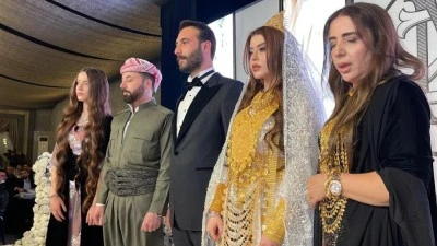 Aşiret d&uuml;ğ&uuml;n&uuml;nde geline kilolarca altın takıldı