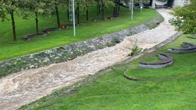 Aşırı yağışlar Bursa Kaplıkaya Deresi'nin debisini y&uuml;kseltti