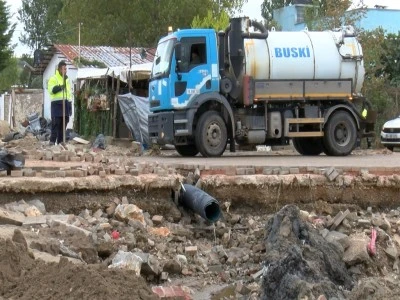 Aşırı yağışlardan sonra Mudanya'da hasar tespit ve evlerde temizlik &ccedil;alışmaları s&uuml;r&uuml;yor