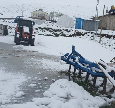 Aşkale&rsquo;de kar s&uuml;rprizi
