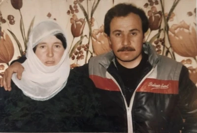 Aşkını taşlara kazıdı
