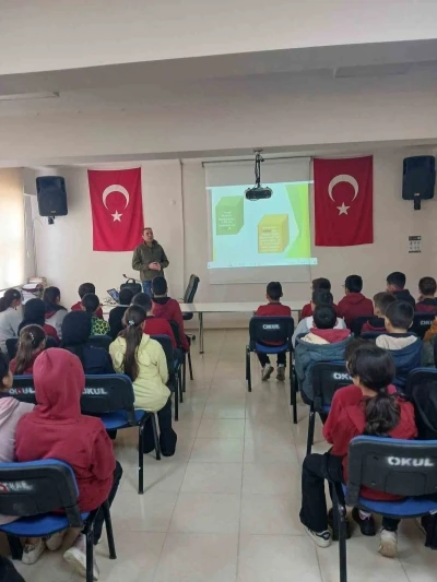 Aslanapa&rsquo;da &ouml;ğrencilere biyolojik &ccedil;eşitlilik, biyoka&ccedil;ak&ccedil;ılık ve yaban hayatı eğitimi
