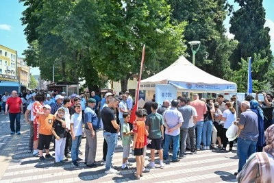 Aşurenin bereketi Keles ve Kestel'de paylaşıldı