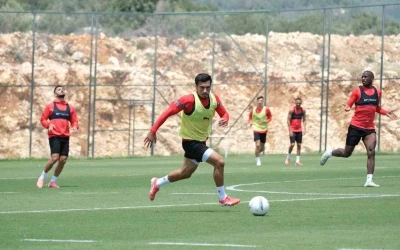 Atakaş Hatayspor, Adana Demirspor ma&ccedil;ı hazırlıklarını s&uuml;rd&uuml;rd&uuml;
