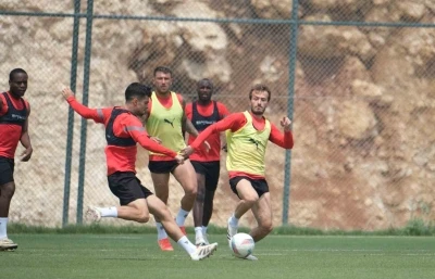 Atakaş Hatayspor, G&ouml;ztepe ma&ccedil;ı hazırlıklarını s&uuml;rd&uuml;rd&uuml;
