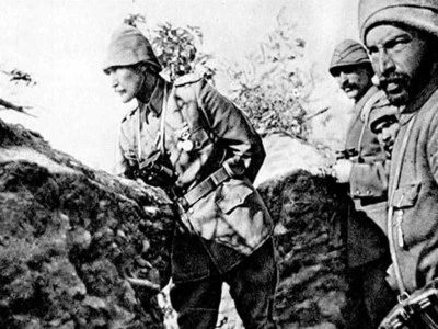 Atat&uuml;rk, 18 Mart'ta denetime giderken bombardımana yakalanmış