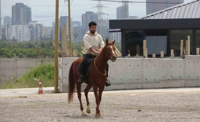Atla markete giderken &rsquo;alkoll&uuml; ara&ccedil; kullanmak&rsquo;tan ceza yedi