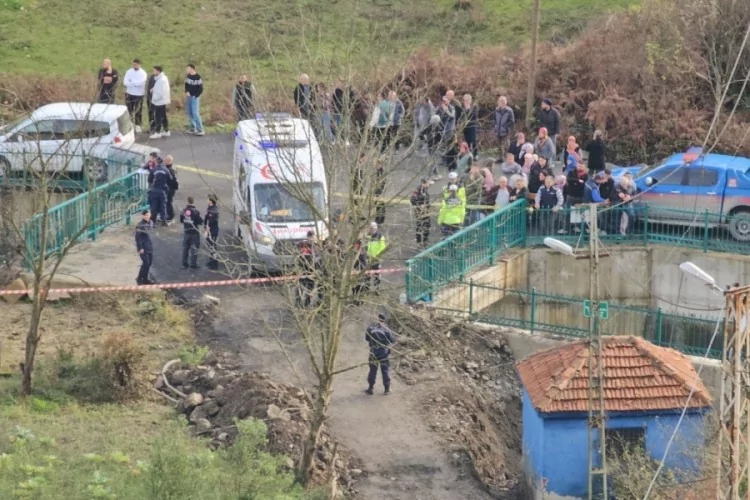 Av t&uuml;feği ile ailesini katletti