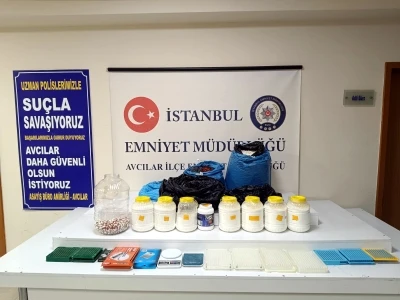  Avcılar&rsquo;da 25 kilo uyuşturucu ve 2 bin hap ele ge&ccedil;irildi: 2 kişi tutuklandı