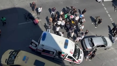 Avcılar&rsquo;da otomobil ile &ccedil;arpışan motosikletin s&uuml;r&uuml;c&uuml;s&uuml; ağır yaralandı