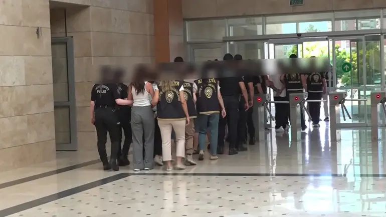 Dolandırıcılık şebekesine operasyon: 5 tutuklama