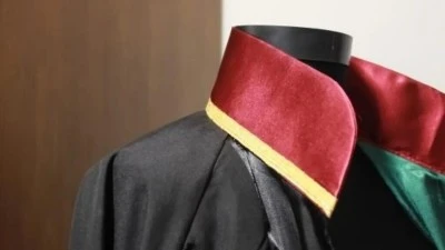 Avukat m&uuml;vekkillerini dolandırdı