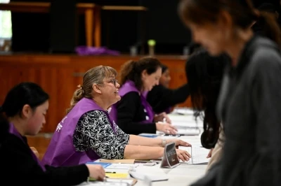 Avustralya halkı sandık başında
