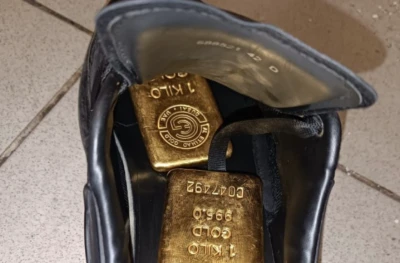 Ayakkabı i&ccedil;inde sınırdan altın ka&ccedil;ırmaya &ccedil;alıştılar