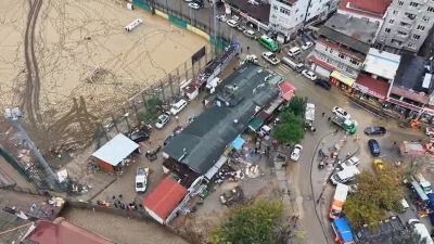Ayazağa&rsquo;da dere yatağındaki riskli yapılarda yıkım başladı