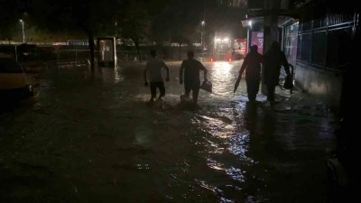 Ayazağa&rsquo;da su baskınları ve elektrik kesintisi