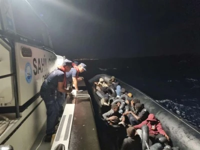 Aydın a&ccedil;ıklarında 22 d&uuml;zensiz g&ouml;&ccedil;men yakalandı