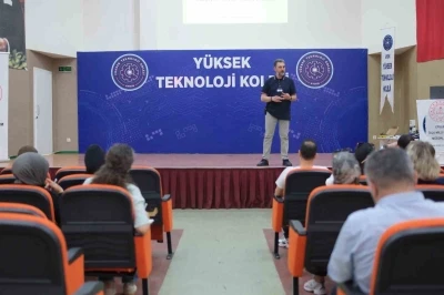 Aydın&rsquo;da eğitimcilere &lsquo;yapay zeka ara&ccedil;larının kullanımı&rsquo; semineri
