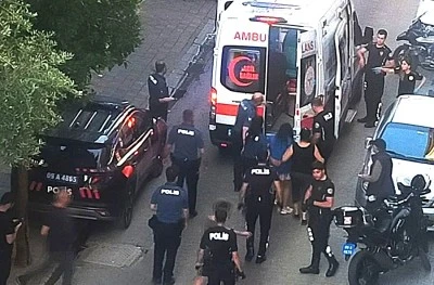Aydın&rsquo;da samuray kılıcıyla sokağa &ccedil;ıkan gen&ccedil; kız dehşet sa&ccedil;tı