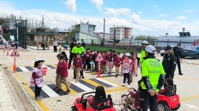 Aydıntepe&rsquo;de Trafik Haftası nedeniyle etkinlik d&uuml;zenlendi
