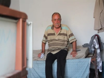 Aynı g&uuml;n evini ve eşini kaybetti