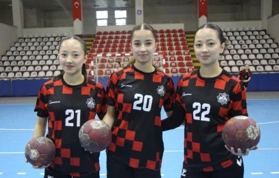 Aynı takım i&ccedil;in ter d&ouml;ken &uuml;&ccedil;&uuml;zler