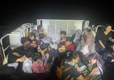 Ayvacık a&ccedil;ıklarında 37 ka&ccedil;ak g&ouml;&ccedil;men ve 2 organizat&ouml;r yakalandı