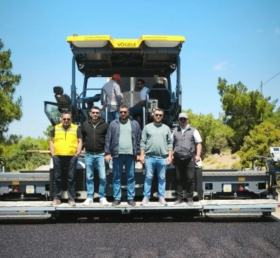 Ayvacık&rsquo;ta sıcak asfalt &ccedil;alışmaları başladı
