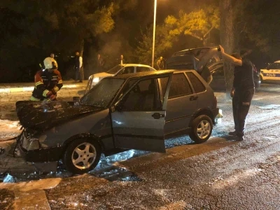 Ayvalık&rsquo;ta ara&ccedil; yangını korkuttu
